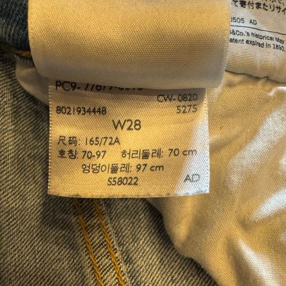 Levi’s Ribcage High Waist Distressed Denim Women’s Shorts - Picture 6 of 7